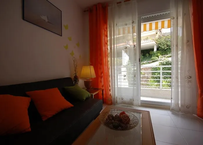 Lets Holidays 2 With Parking Appartamento *