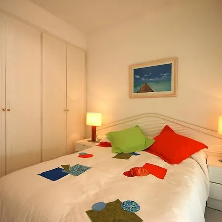 Lets Holidays 2 With Parking Апартаменты *